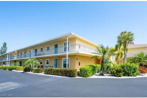 401 Charlemagne Boulevard, NAPLES, FL 34112 Sold 01/13/25