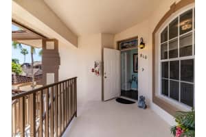 206 Newport Dr APT 810, Naples, FL 34114, Sold 06/17/24