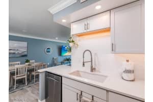 260 Seaview Court, MARCO ISLAND, FL 34145 Sold 12/23/24