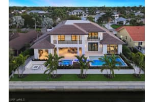 595 16th Ave S, Naples