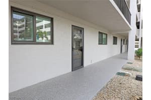 2121 Collier Avenue, FORT MYERS, FL 33901 Sold 05/01/24