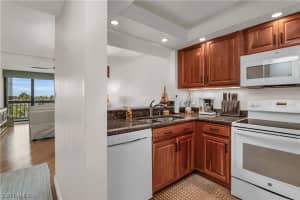591 Seaview Court, MARCO ISLAND, FL 34145 Sold 07/01/24