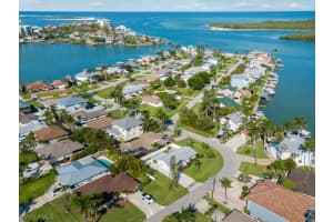 104 Jamaica Drive, NAPLES, FL 34113 Sold 04/26/24