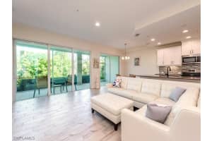 6981 Avalon Cir 1203, Naples