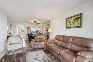 730 Elkcam Circle, MARCO ISLAND, FL 34145 Sold 10/03/24