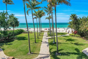 299 8th Avenue, NAPLES, FL 34102 Sold 09/18/24