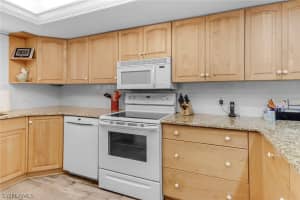 4396 Bowsprit Ct 2e, Fort Myers