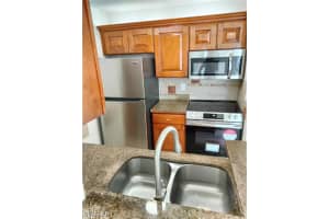 142 Santa Clara Dr Apt 14, Naples, FL 34104, Sold 06/03/24