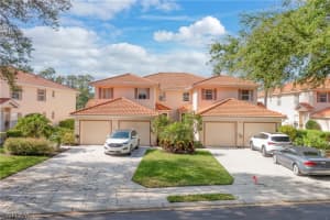 240 Robin Hood Cir 102, Naples