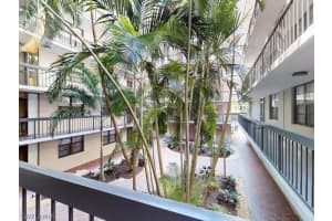 601 Seaview Court, MARCO ISLAND, FL 34145 Sold 06/27/24