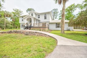 560 14th Ave Nw, Naples