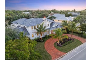 690 7th Avenue, Naples, FL 34102 - MLS#224028308