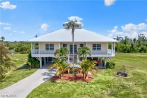 12761 Stringfellow Rd, Bokeelia