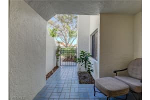 661 Windsurf Lane, NAPLES, FL 34108 Sold 04/22/24
