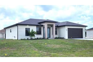 1050 Eisenhower Boulevard, Lehigh Acres, FL 33974 - MLS#224032608