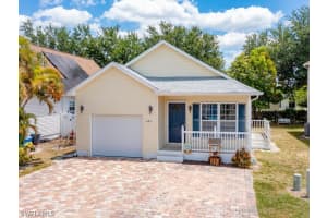 425 Leawood Circle, NAPLES, FL 34104 Sold 06/17/24