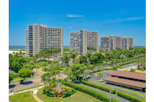 320 Seaview Court, MARCO ISLAND, FL 34145 Sold 05/28/25