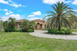 560 Desoto Boulevard, NAPLES, FL 34120 Sold 03/31/25