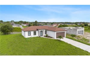 744 Oakridge Avenue, Lehigh Acres, FL 33974 - MLS#224038058