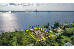 744 Overiver Drive, North Fort Myers, FL 33903 - MLS#224039565