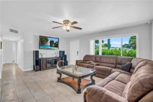883 Coconut Circle, Naples, FL 34104 - MLS#224041030