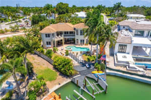 401 Hawser Ln, Naples, FL 34102, Sold 03/31/25