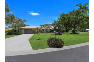 249 Pinehurst Circle, NAPLES, FL 34113 Sold 09/17/24
