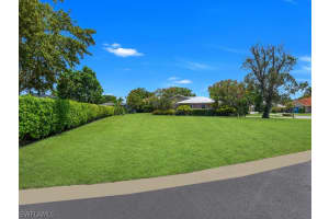 249 Pinehurst Circle, NAPLES, FL 34113 Sold 09/17/24