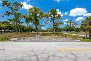 18301 Old Bayshore Road, NORTH FORT MYERS, FL 33917 Sold 08/01/25