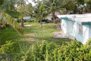 1915 Shadowlawn Drive, NAPLES, FL 34112 Sold 10/11/24