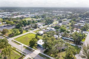 1915 Shadowlawn Drive, NAPLES, FL 34112 Sold 10/11/24