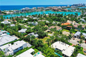400 Wedge Drive, NAPLES, FL 34103 Sold 11/12/24