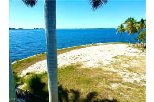 362 Bayshore Drive, Cape Coral, FL 33904 - MLS#224049140