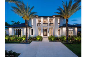 540 4th Ave N, Naples