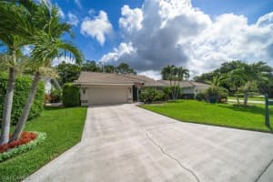 105 Saint James Way, NAPLES, FL 34104 Sold 08/12/24