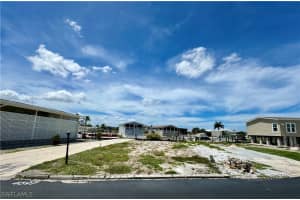 4697 Lahaina Lane, Bonita Springs, FL 34134 - MLS#224052910