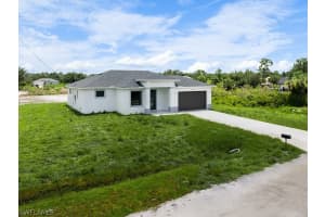 820 Maple Avenue, LEHIGH ACRES, FL 33972 Sold 10/07/24