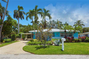 1711 Smugglers Cove, Naples, FL 34112 Sold 12/20/24