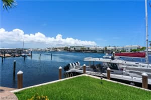 800 River Point Drive, NAPLES, FL 34102 Sold 05/09/25