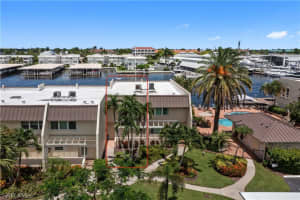800 River Point Drive, NAPLES, FL 34102 Sold 05/09/25