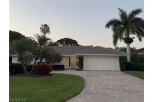 635 Fountainhead Ln, Naples