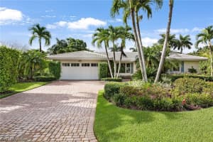 695 Regatta Road, Naples, FL 34103 Sold 12/23/24