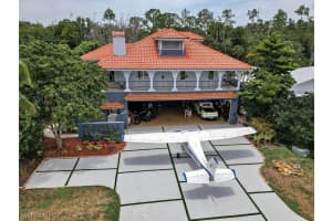 4045 Skyway Dr 26, Naples