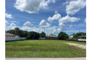 740 102nd Avenue, NAPLES, FL 34108 Sold 02/07/25