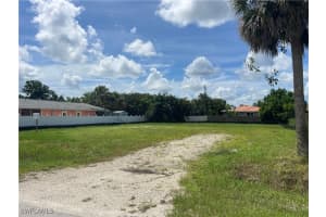 740 102nd Avenue, NAPLES, FL 34108 Sold 02/07/25
