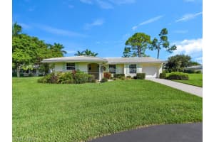 36 Lanai Circle, Naples, FL 34112 - MLS#224062591
