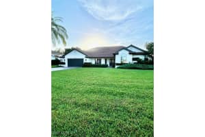 2013 Imperial Golf Course Boulevard, NAPLES, FL 34110 Sold 12/10/24