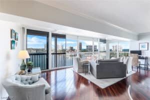 250 Park Shore Dr 803, Naples