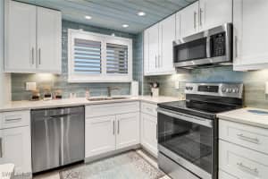 2121 Collier Avenue, FORT MYERS, FL 33901 Sold 09/05/24
