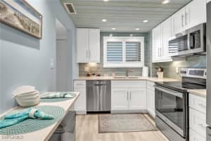 2121 Collier Avenue, FORT MYERS, FL 33901 Sold 09/05/24